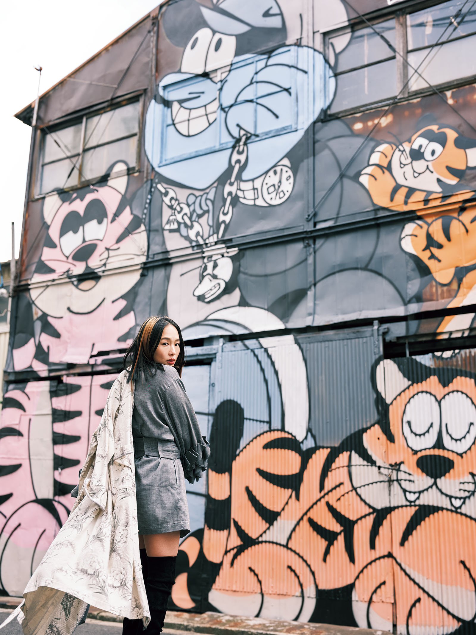 instax“チェキ”」を片手に、アートな街、此花区を チンポム・エリイが